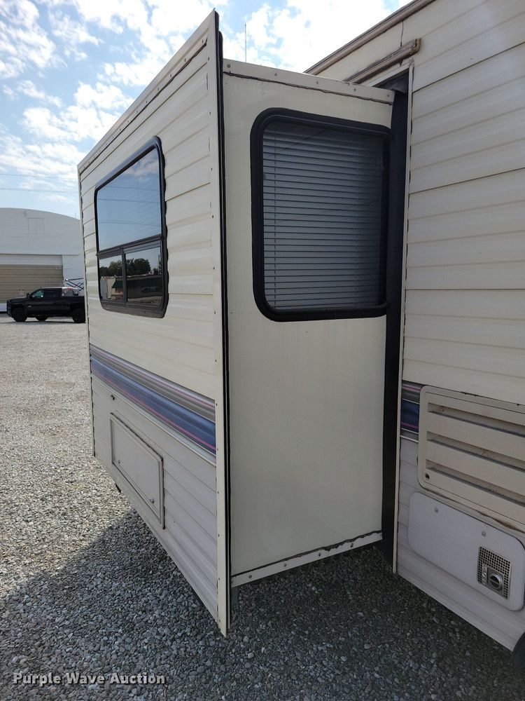 image for item IQ9936 1994 Fleetwood Terry  camper