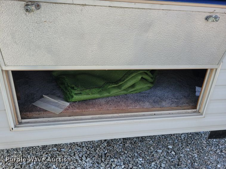 image for item IQ9936 1994 Fleetwood Terry  camper