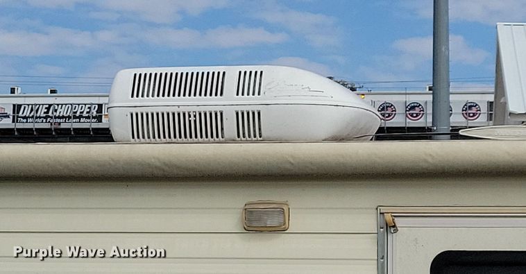 image for item IQ9936 1994 Fleetwood Terry  camper