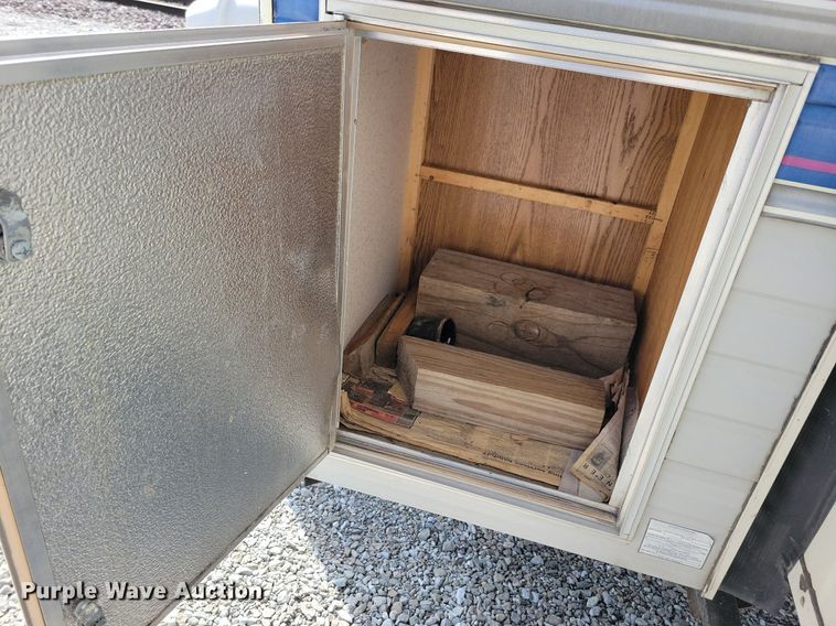 image for item IQ9936 1994 Fleetwood Terry  camper