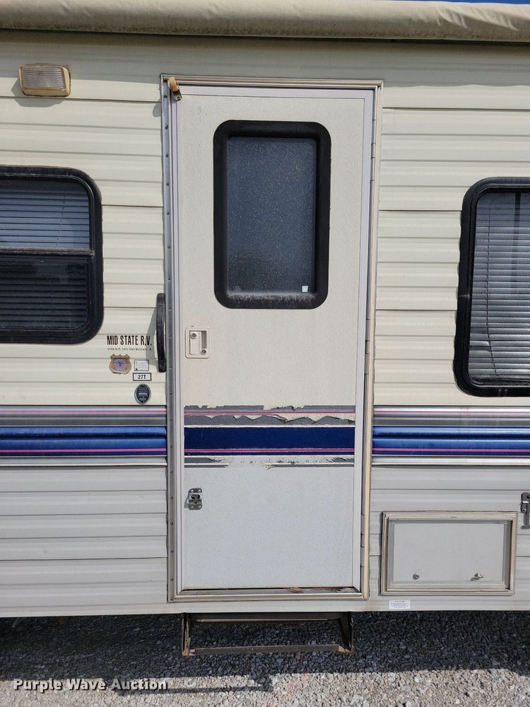 image for item IQ9936 1994 Fleetwood Terry  camper