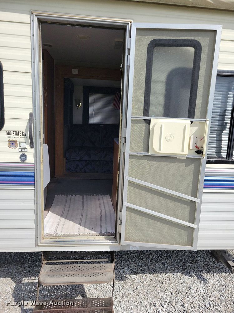 image for item IQ9936 1994 Fleetwood Terry  camper