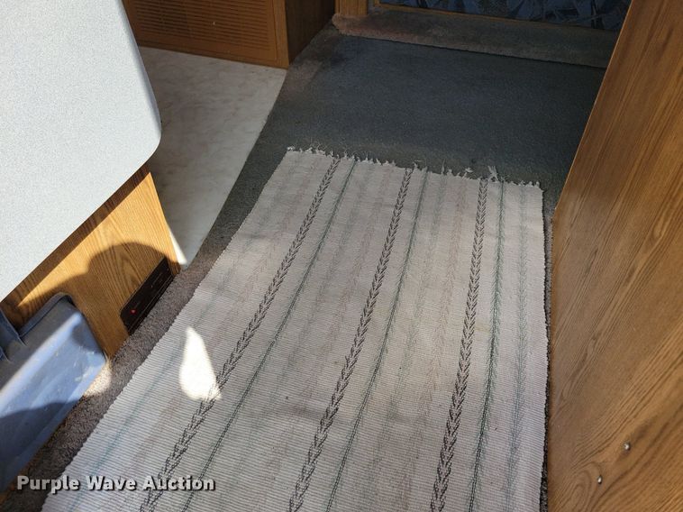 image for item IQ9936 1994 Fleetwood Terry  camper