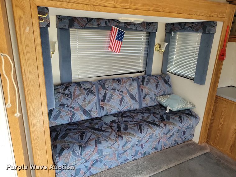 image for item IQ9936 1994 Fleetwood Terry  camper