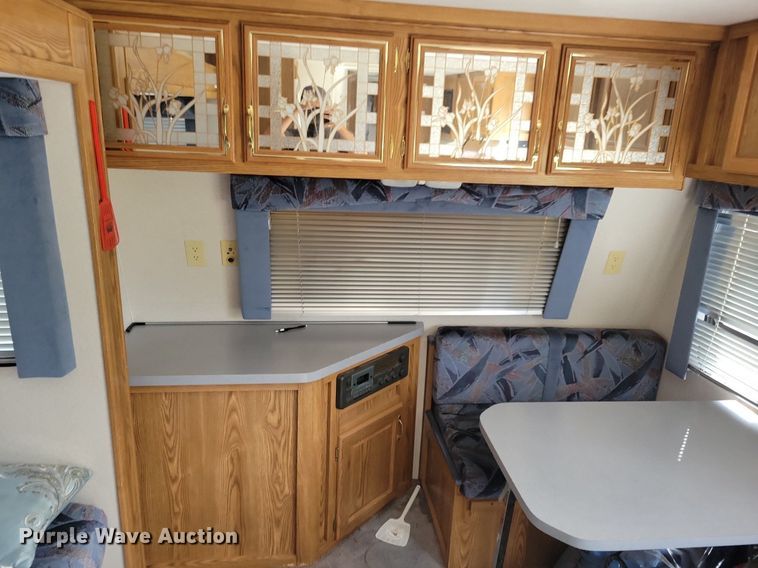 image for item IQ9936 1994 Fleetwood Terry  camper