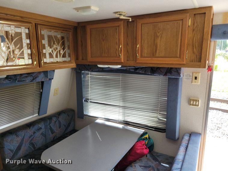 image for item IQ9936 1994 Fleetwood Terry  camper