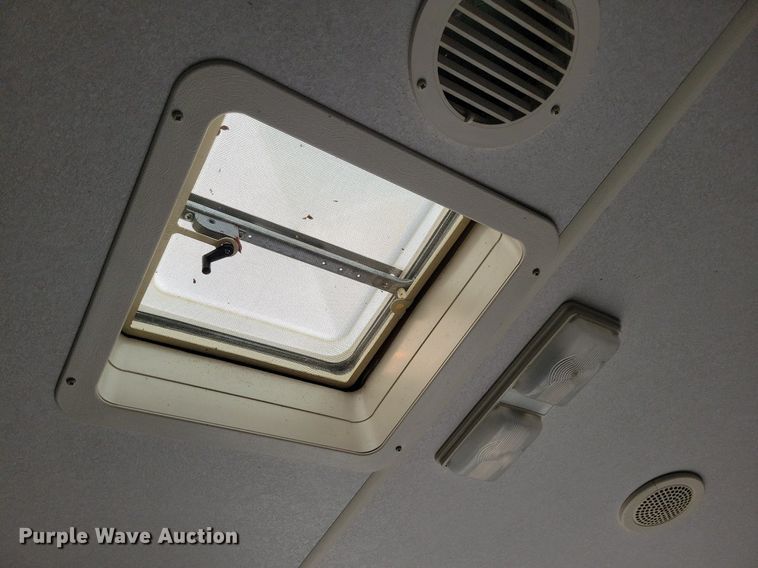 image for item IQ9936 1994 Fleetwood Terry  camper