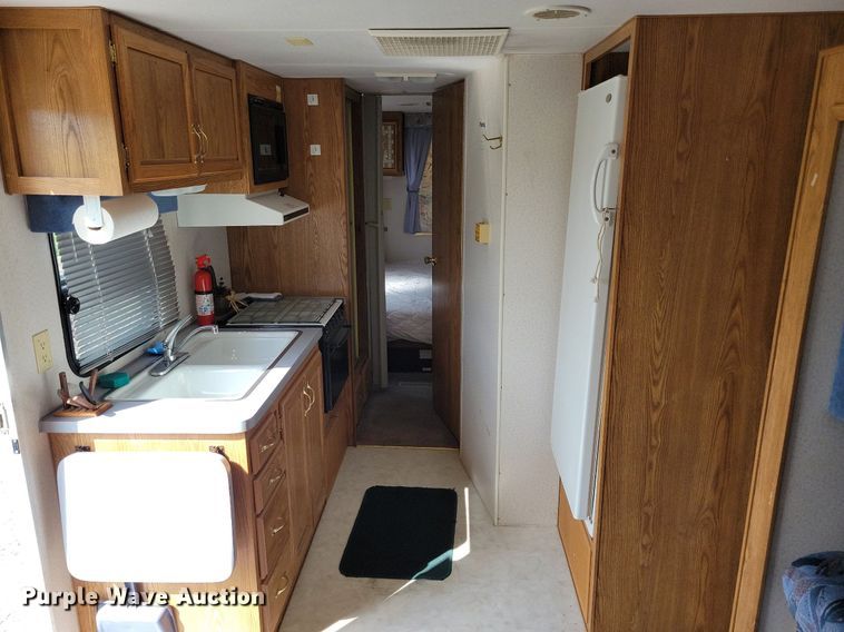 image for item IQ9936 1994 Fleetwood Terry  camper