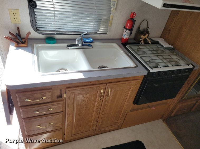 image for item IQ9936 1994 Fleetwood Terry  camper