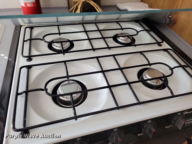 image for item IQ9936 1994 Fleetwood Terry  camper