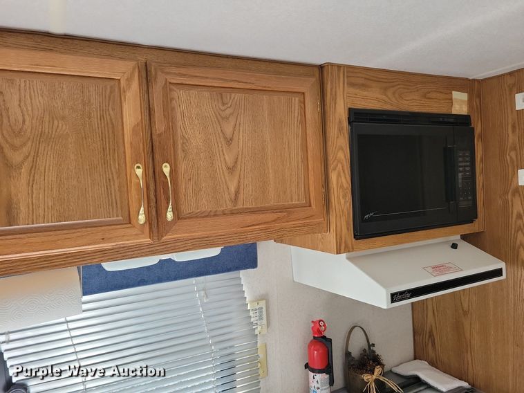 image for item IQ9936 1994 Fleetwood Terry  camper