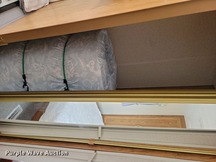 image for item IQ9936 1994 Fleetwood Terry  camper