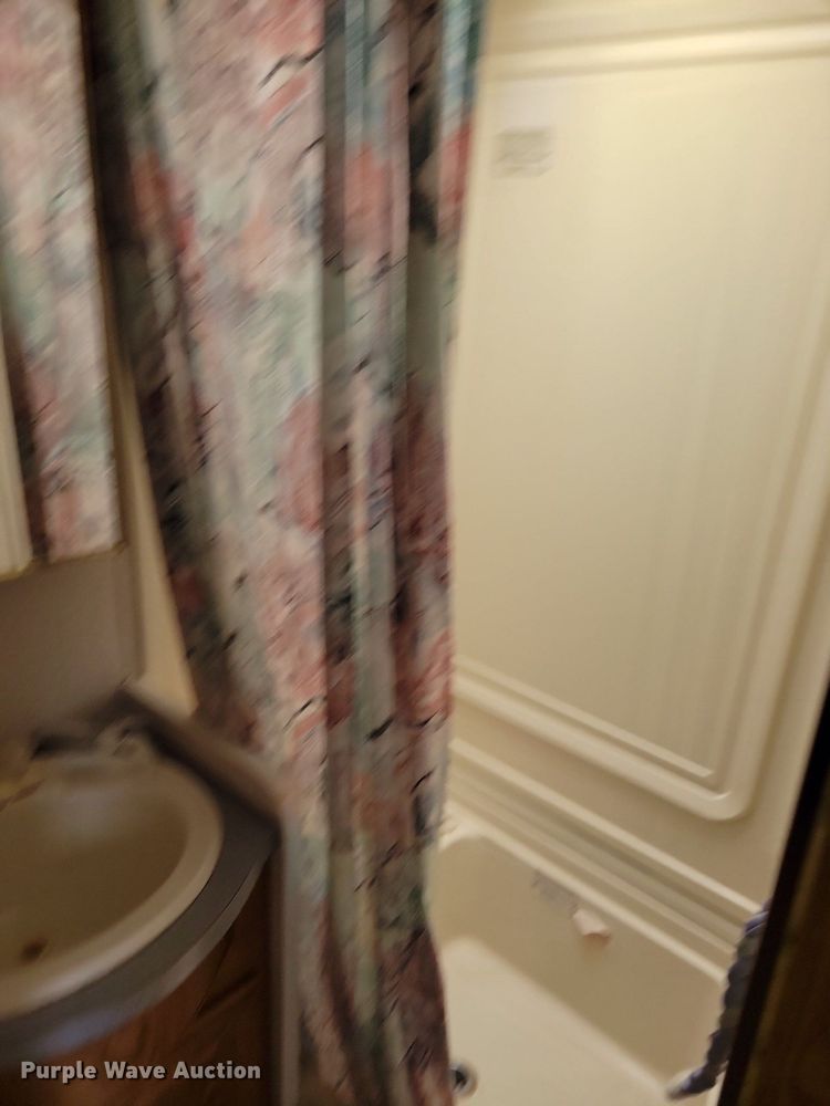 image for item IQ9936 1994 Fleetwood Terry  camper