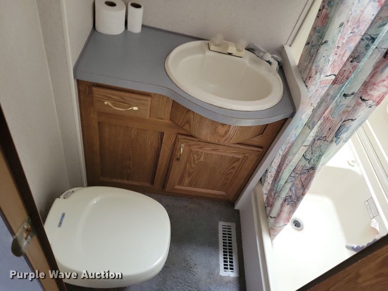 image for item IQ9936 1994 Fleetwood Terry  camper