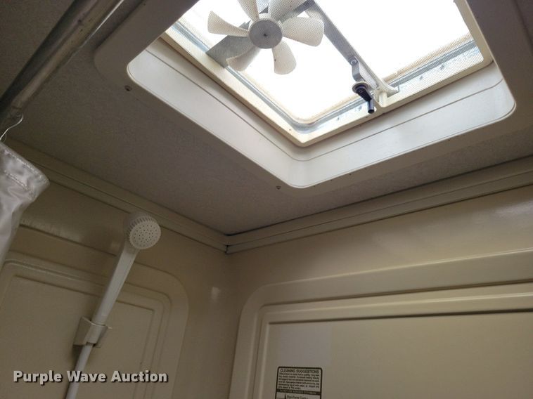 image for item IQ9936 1994 Fleetwood Terry  camper