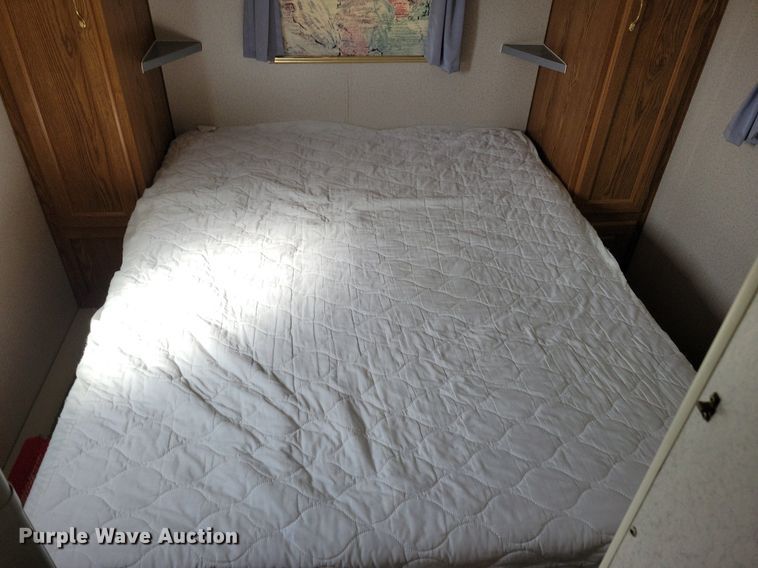 image for item IQ9936 1994 Fleetwood Terry  camper