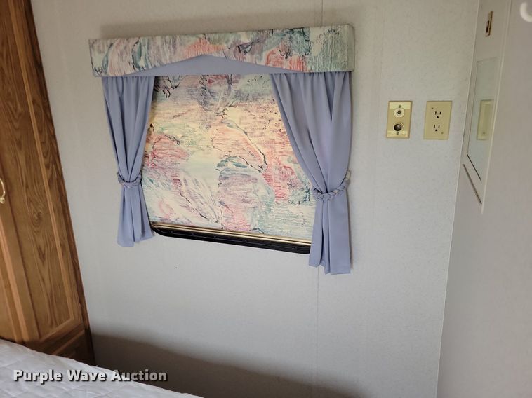 image for item IQ9936 1994 Fleetwood Terry  camper