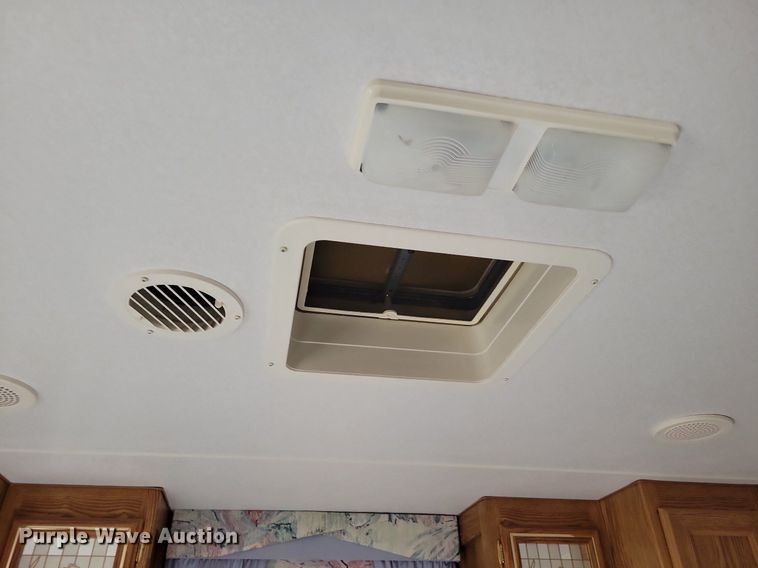 image for item IQ9936 1994 Fleetwood Terry  camper