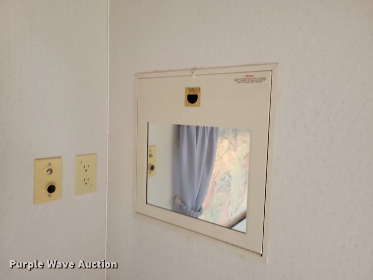 image for item IQ9936 1994 Fleetwood Terry  camper