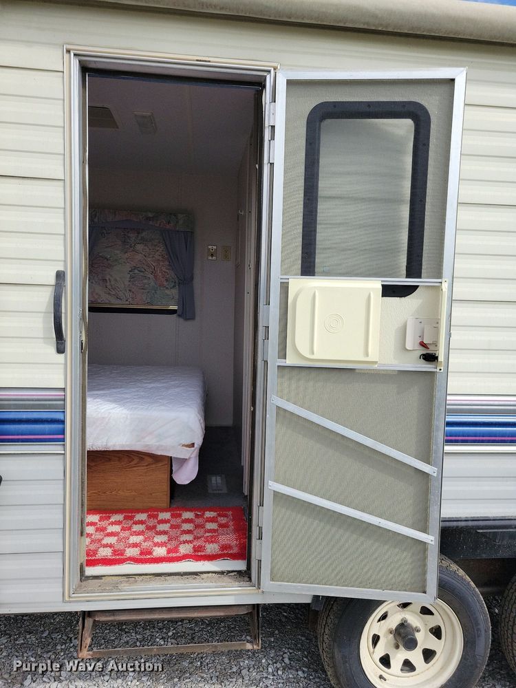 image for item IQ9936 1994 Fleetwood Terry  camper