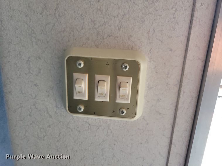 image for item IQ9936 1994 Fleetwood Terry  camper