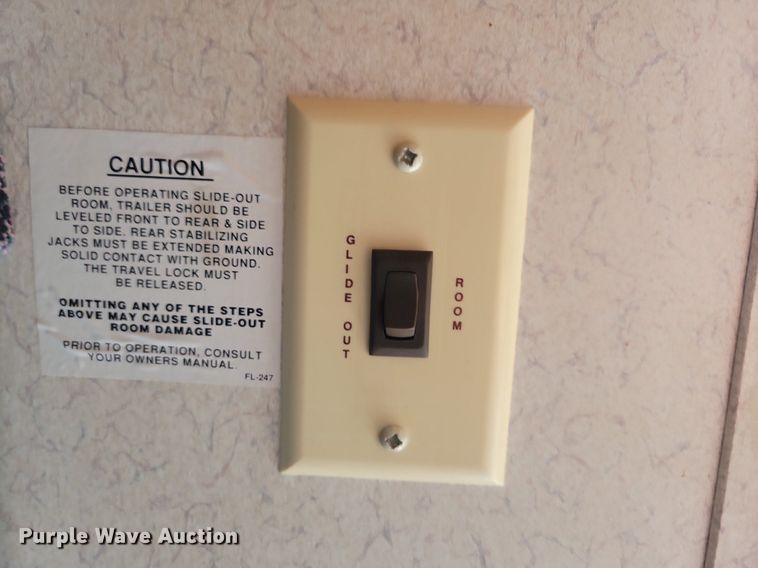 image for item IQ9936 1994 Fleetwood Terry  camper