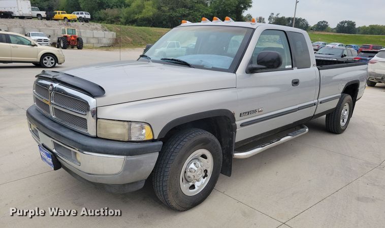 image for item IQ9944 1999 Dodge Ram 2500  Quad Cab pickup truck