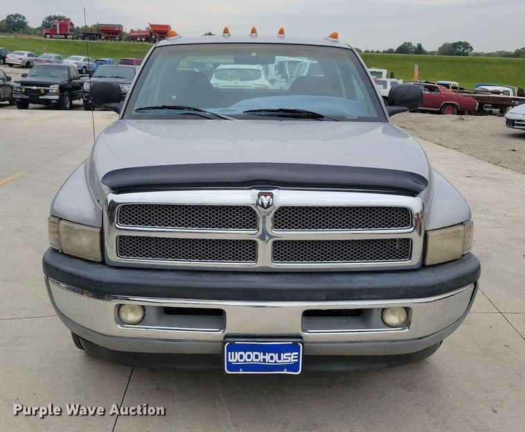 image for item IQ9944 1999 Dodge Ram 2500  Quad Cab pickup truck