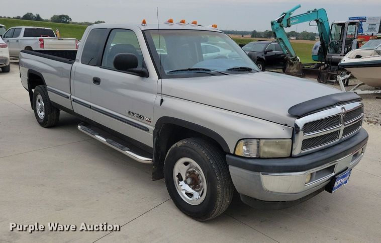 image for item IQ9944 1999 Dodge Ram 2500  Quad Cab pickup truck