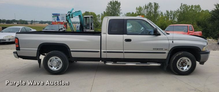 image for item IQ9944 1999 Dodge Ram 2500  Quad Cab pickup truck