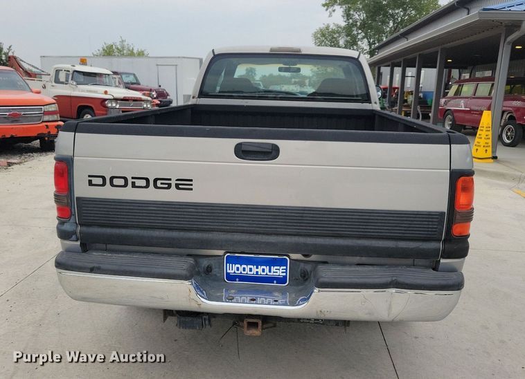 image for item IQ9944 1999 Dodge Ram 2500  Quad Cab pickup truck