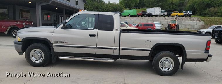 image for item IQ9944 1999 Dodge Ram 2500  Quad Cab pickup truck