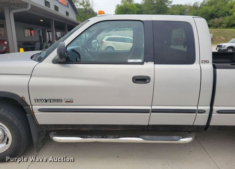 image for item IQ9944 1999 Dodge Ram 2500  Quad Cab pickup truck