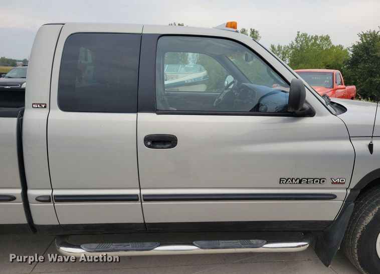 image for item IQ9944 1999 Dodge Ram 2500  Quad Cab pickup truck