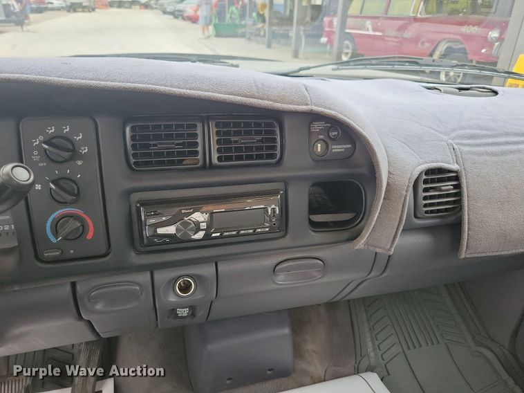 image for item IQ9944 1999 Dodge Ram 2500  Quad Cab pickup truck