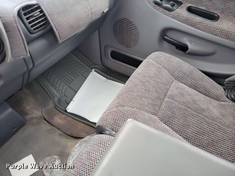 image for item IQ9944 1999 Dodge Ram 2500  Quad Cab pickup truck