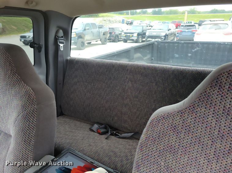 image for item IQ9944 1999 Dodge Ram 2500  Quad Cab pickup truck