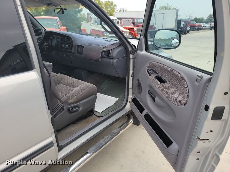 image for item IQ9944 1999 Dodge Ram 2500  Quad Cab pickup truck