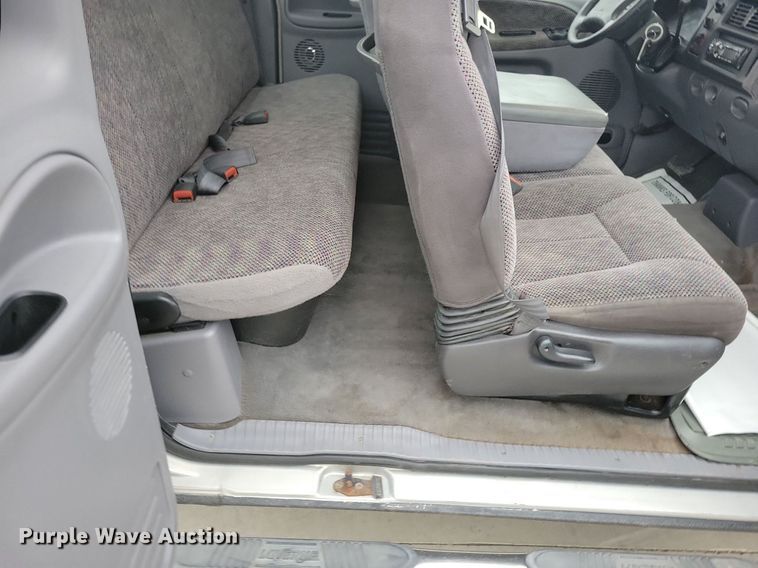 image for item IQ9944 1999 Dodge Ram 2500  Quad Cab pickup truck