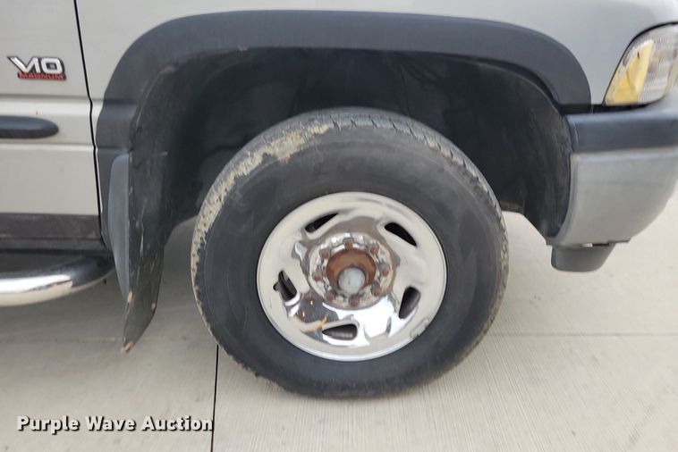 image for item IQ9944 1999 Dodge Ram 2500  Quad Cab pickup truck