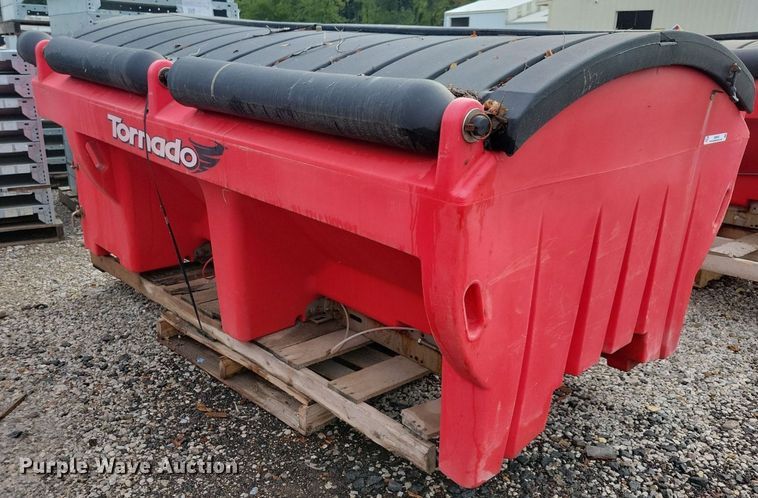 image for item IQ9949 2018 Western Tornado  spreader