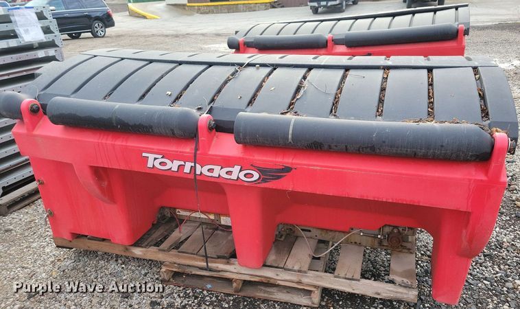 image for item IQ9949 2018 Western Tornado  spreader