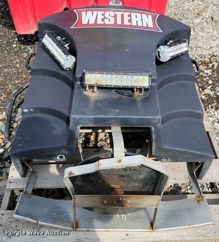 image for item IQ9949 2018 Western Tornado  spreader