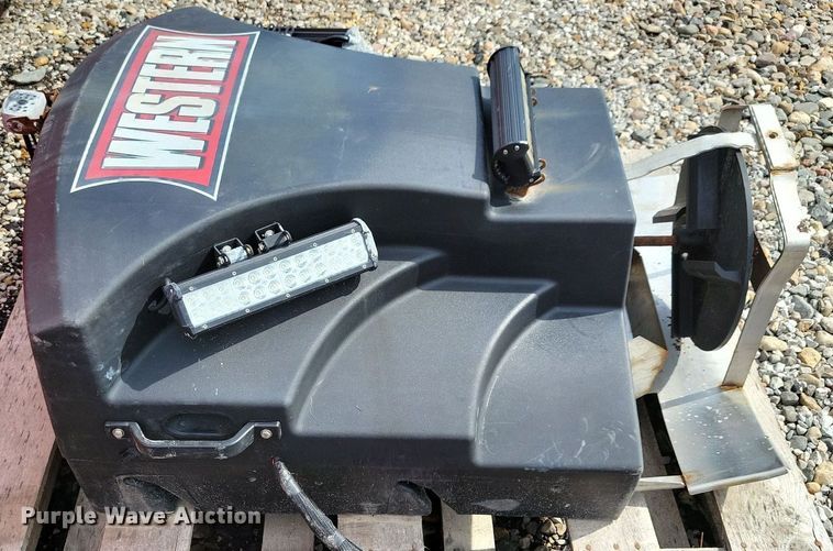 image for item IQ9949 2018 Western Tornado  spreader