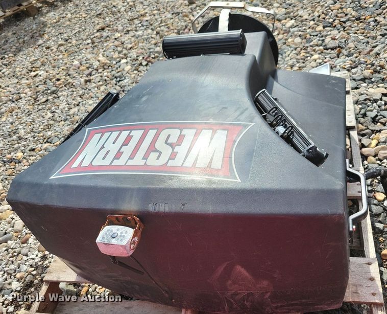 image for item IQ9949 2018 Western Tornado  spreader