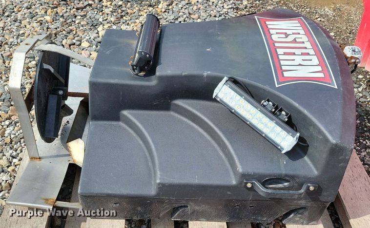 image for item IQ9949 2018 Western Tornado  spreader