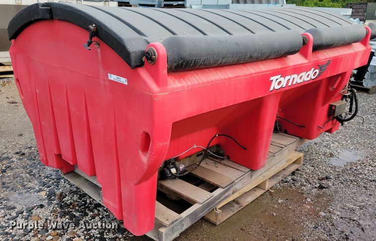 image for item IQ9950 2019 Western Tornado  spreader