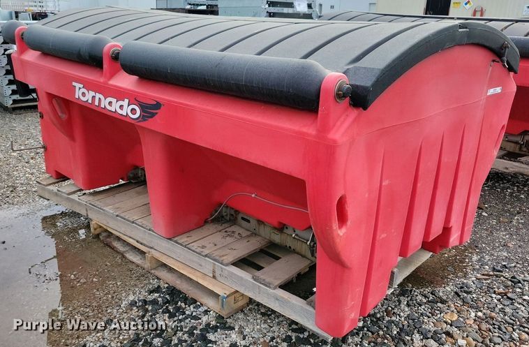 image for item IQ9950 2019 Western Tornado  spreader