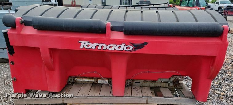 image for item IQ9950 2019 Western Tornado  spreader