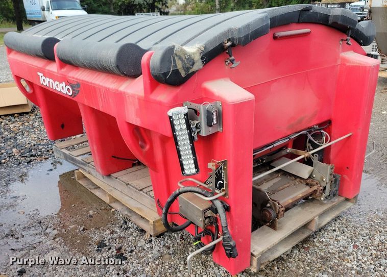 image for item IQ9950 2019 Western Tornado  spreader